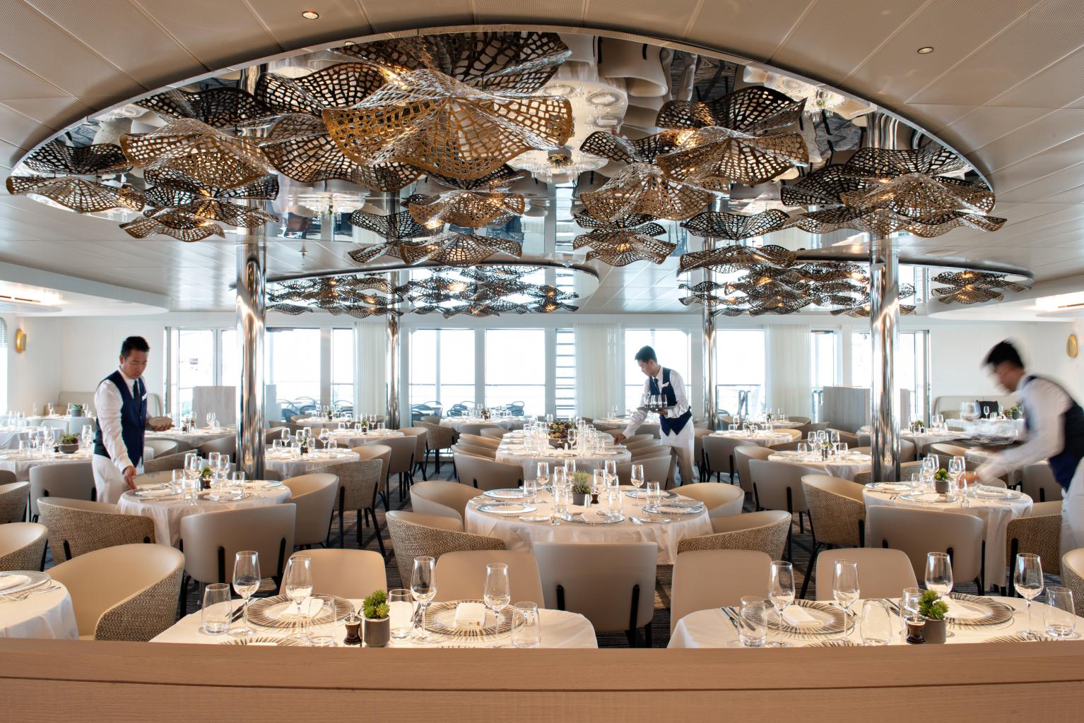 Le Bougainville Dining Room iglucruise